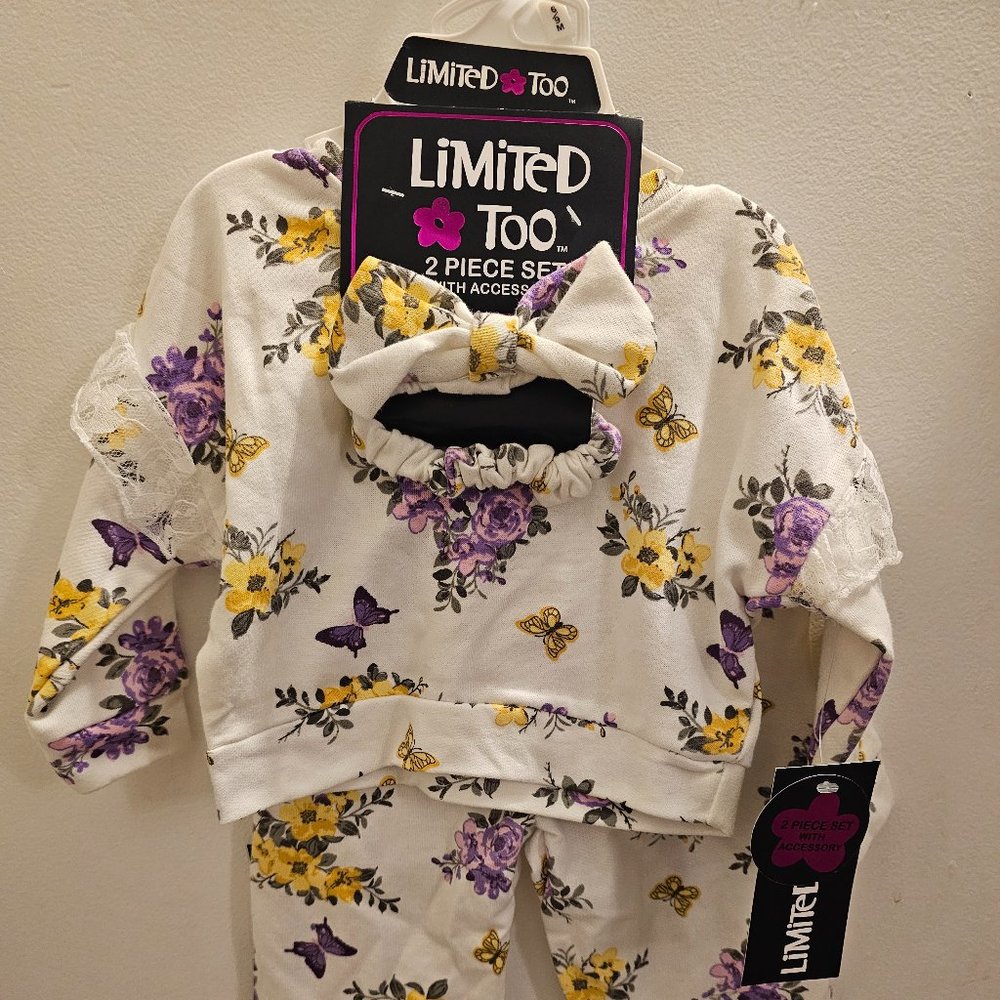 BRAND NEW Limited Too 2 Piece Set With Accessory!!